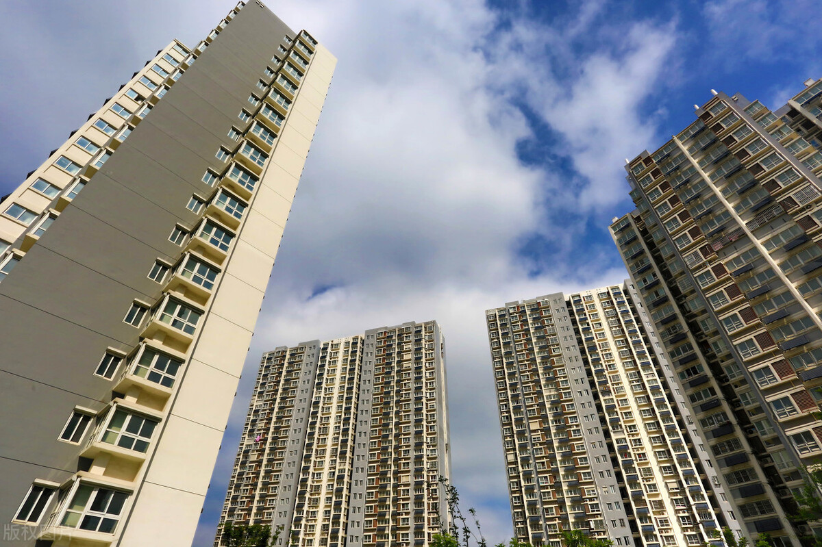 社科院发布了一份2020年中国房地产发展报告蓝皮书。这份蓝皮书报告，堪称稳定楼市预期的“及时雨”，直接对未来两三年房地产走势给出了官方“预判”。