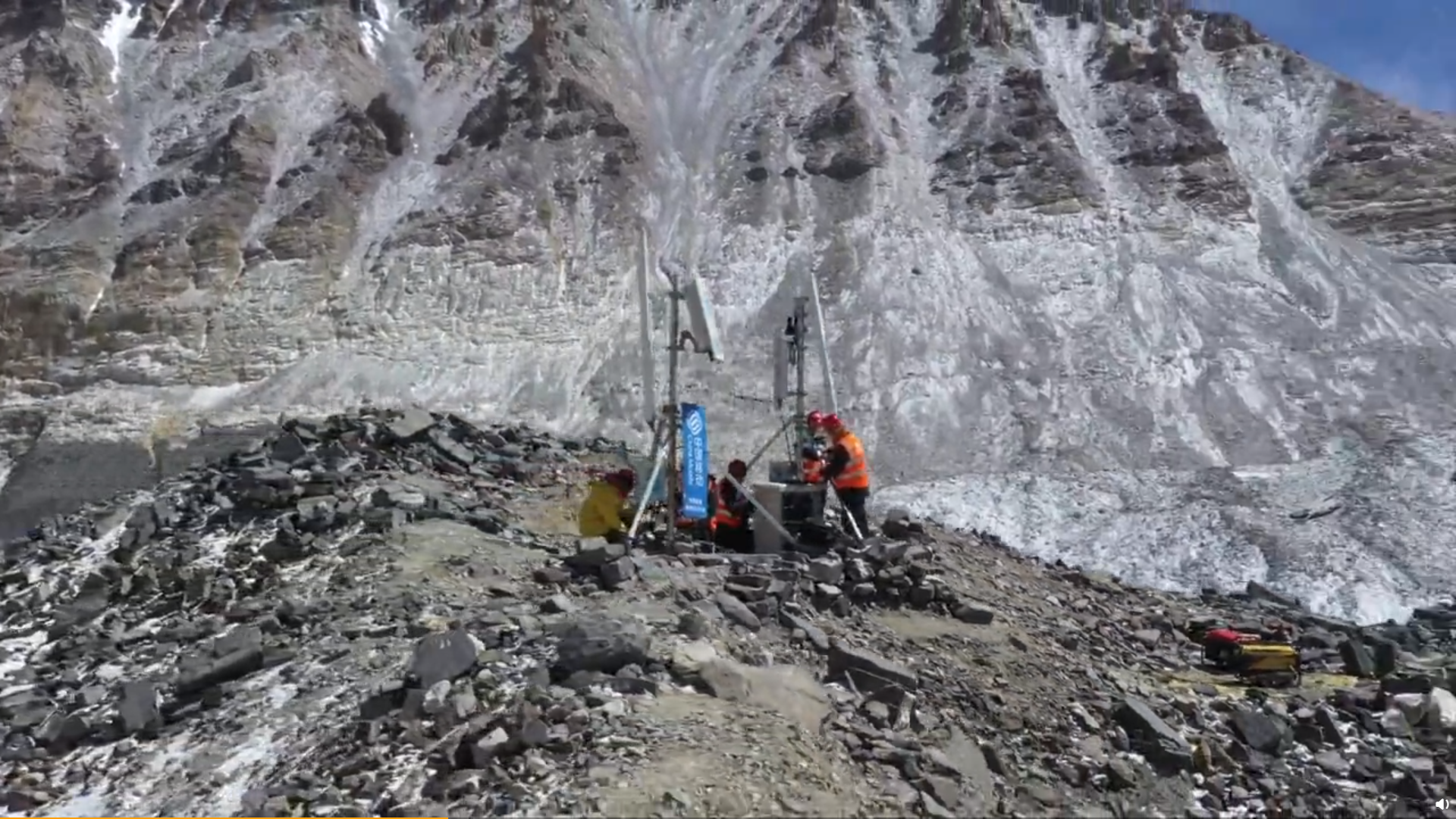 华为助力三大运营商在海拔5200米珠峰大本营、5800米过渡营已经完成5G基站开通工作，预计在4月25日前完成6500米前进营5G基站的建设开通工作。