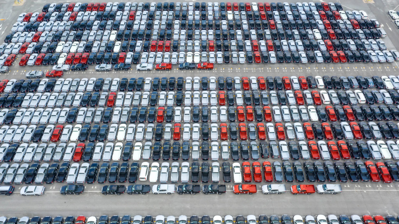前七个月出口大增54.4%，中国汽车都被谁买走了？从全球范围内看，中国汽车出口数量位居世界第三，而排名第一、第二的日本和德国，汽车出口量分别为382万辆和230万辆。这意味着，中国正日益逼近第二大汽车出口国。