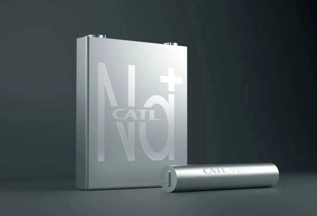 宁德时代今日在投资者互动平台表示，CATL 一直引领国际前沿的研究，公司已形成包括高能量密度的三元高镍电池以及高性价比的磷酸铁锂电池等在内的产品系列，目前正全面推进钠离子、M3P、凝聚态、无钴电池、全固态、无稀有金属电池等电池技术布局。