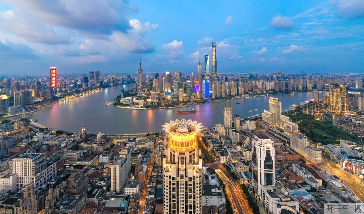 国际金融中心发展指数报告（2022）昨天发布，上海连续三年跻身前三，形成纽约、伦敦、上海三足鼎立