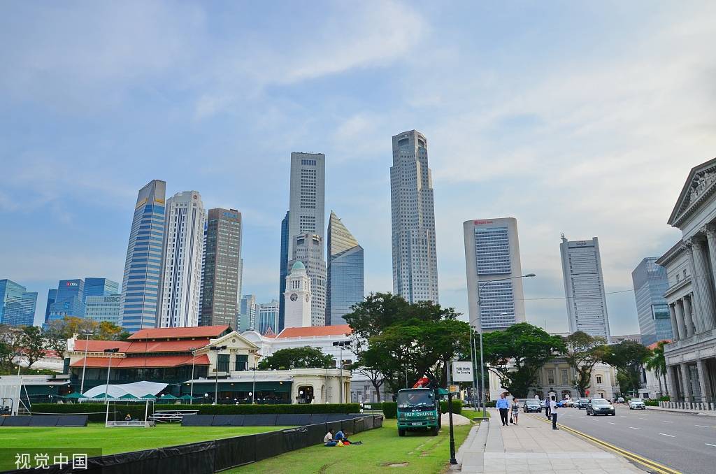 英国《经济学人》杂志旗下的智库机构发布的今年全球城市生活成本排行榜显示，美国纽约和新加坡首都新加坡市并列榜首。