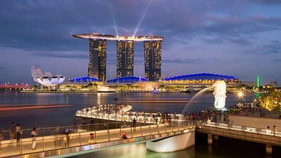到1月17日，据港交所披露的权益通知显示，新加坡主权基金淡马锡及其旗下公司已于1月11日持有万达酒店发展65.04%的股份，相当于超30.55亿股，由淡马锡旗下公司向Wanda Culture Holding Co. Limited提供贷款，获万达酒店发展的股份作为担保。
