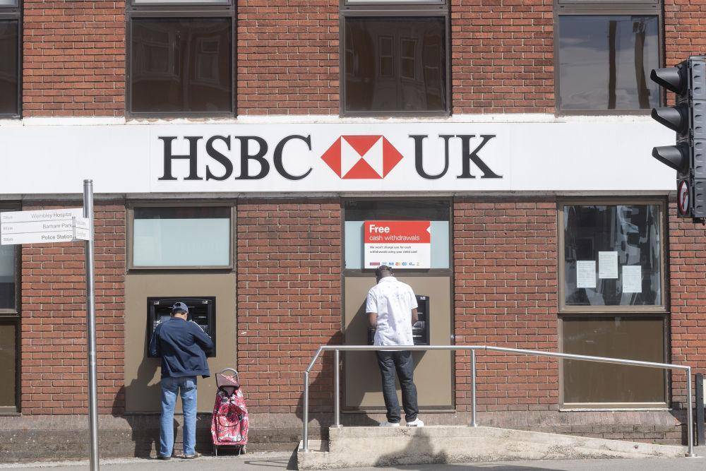 总部设在伦敦的汇丰银行（HSBC）当天以1英镑的价格购买了已经倒闭的美国硅谷银行（SVB）的英国分支机构。所有美国硅谷银行英国分支机构的服务将继续正常运营。