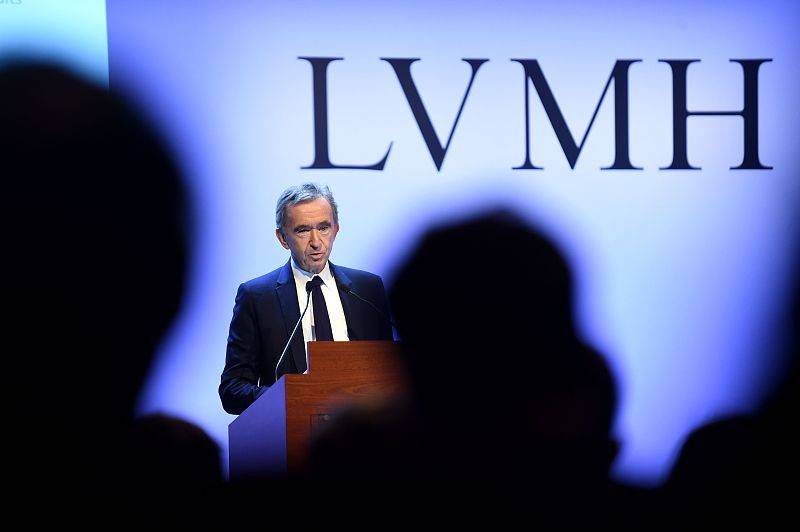 继特斯拉CEO马斯克和摩根大通CEO戴蒙之后，法国奢侈品巨头酩悦·轩尼诗-路易·威登集团（LVMH）董事长兼CEO伯纳德·阿诺特计划本月访问中国。